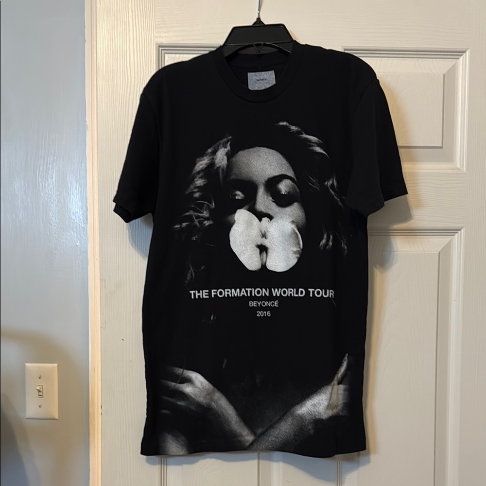 Beyoncé Formation World Tour Concert T-Shirt, Small